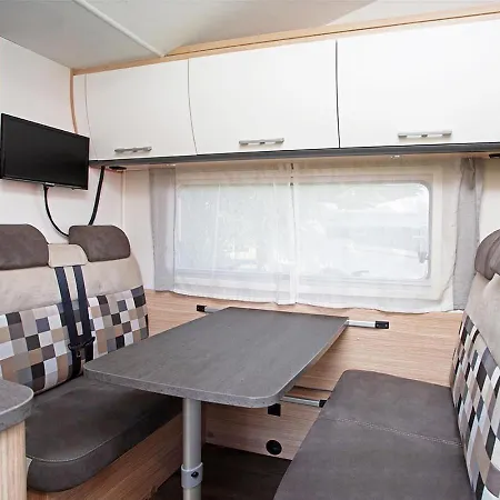 キャンプ場 Encar - Blizej Nie Bedzie ザトル